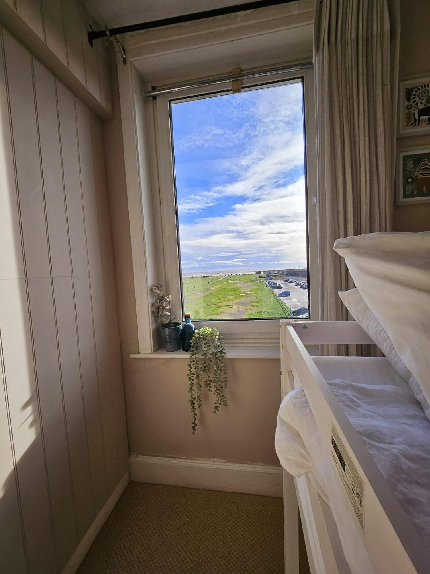 Seaview 2 Bedroom Apartment Littlehampton Extérieur photo