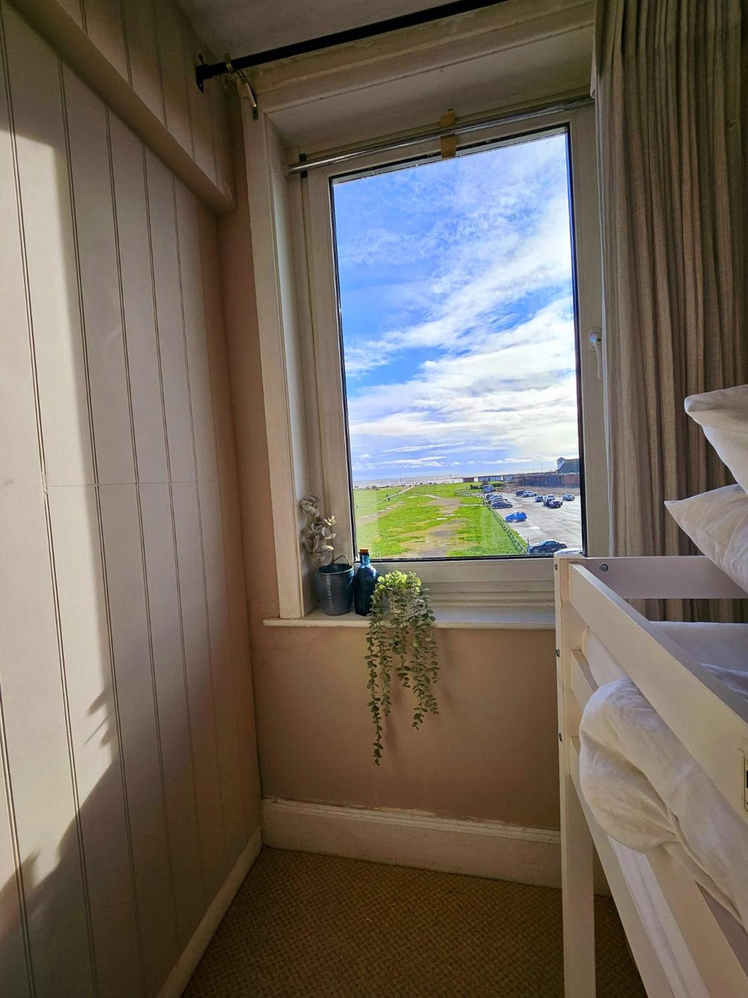Seaview 2 Bedroom Apartment Littlehampton Extérieur photo